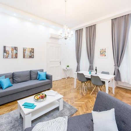 Dominik Apartment Budapeste Exterior foto